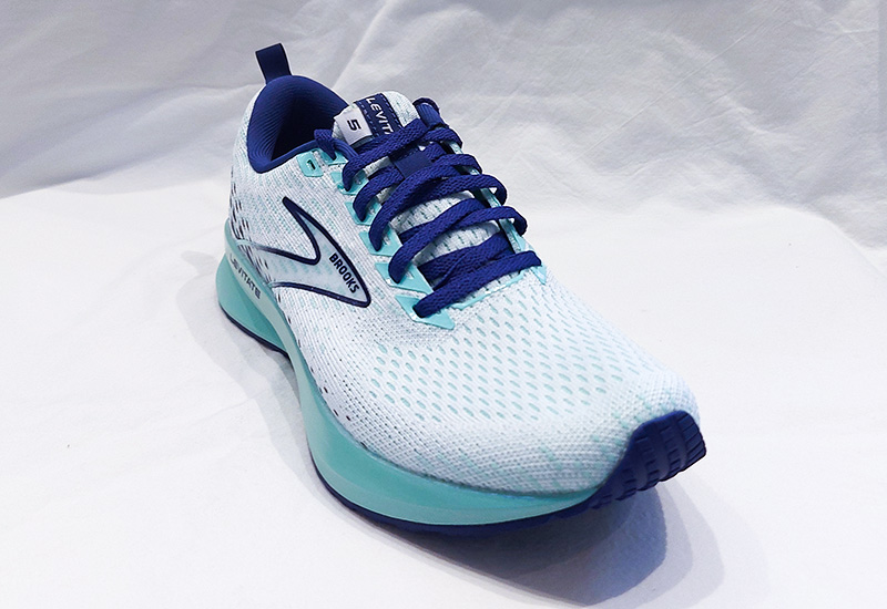 Brooks Levitate 5 White, Navy Blue, Yucca (1203571B127) - Soles in ...